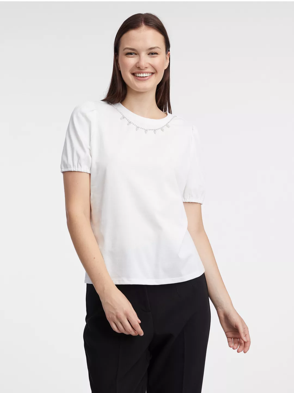 Foto: Orsay, bijela majica s lančićem (10,39 eura) | Autor: 