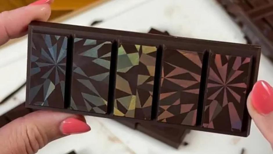 Holografska čokolada | Autor: Instagram @lifeandsprinkles