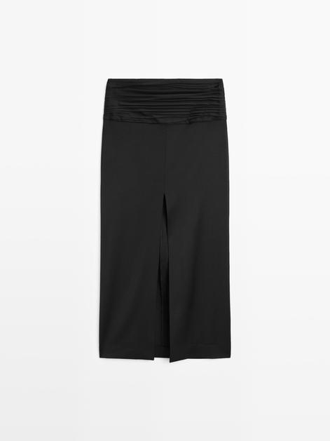 FOTO: Crna suknja komad je koji obožavaju minimalistice, a Massimo Dutti ima šaroliku ponudu