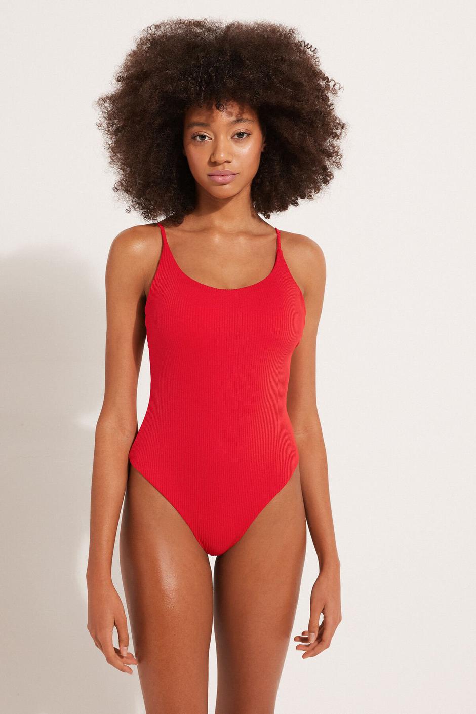 Foto: Tezenis, jednodijelni crveni kupaći kostim (19,99 eura) | Autor: 