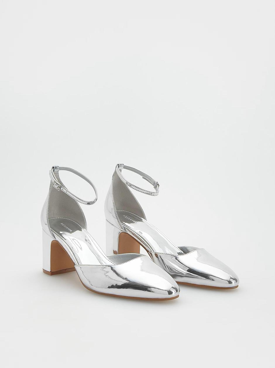 Foto: Reserved, srebrne cipele sa zaobljenim vrhom (39,99 eura) | Autor: Reserved