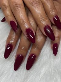 Cherry mocha nokti