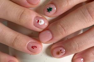 FOTO: Blagdanske manikure ne moraju biti prenapadne, ovih 15 moglo bi se svidjeti i minimalisticama