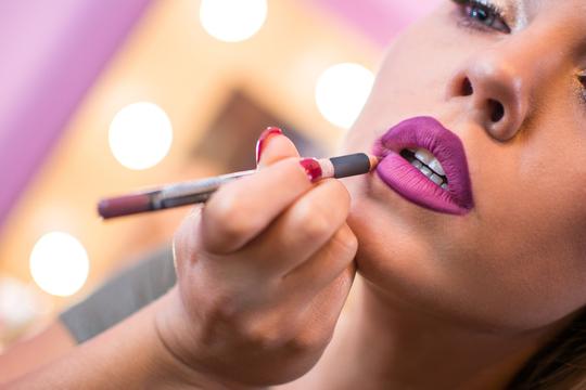 Beauty trikovi s olovkom za usne koje vrijedi isprobati