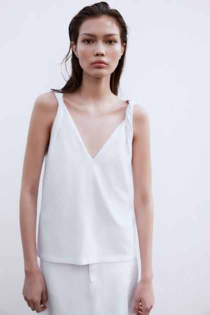 FOTO: Nova Zara kolekcija prepuna je zanimljivih izvedenica "obične bijele majice"