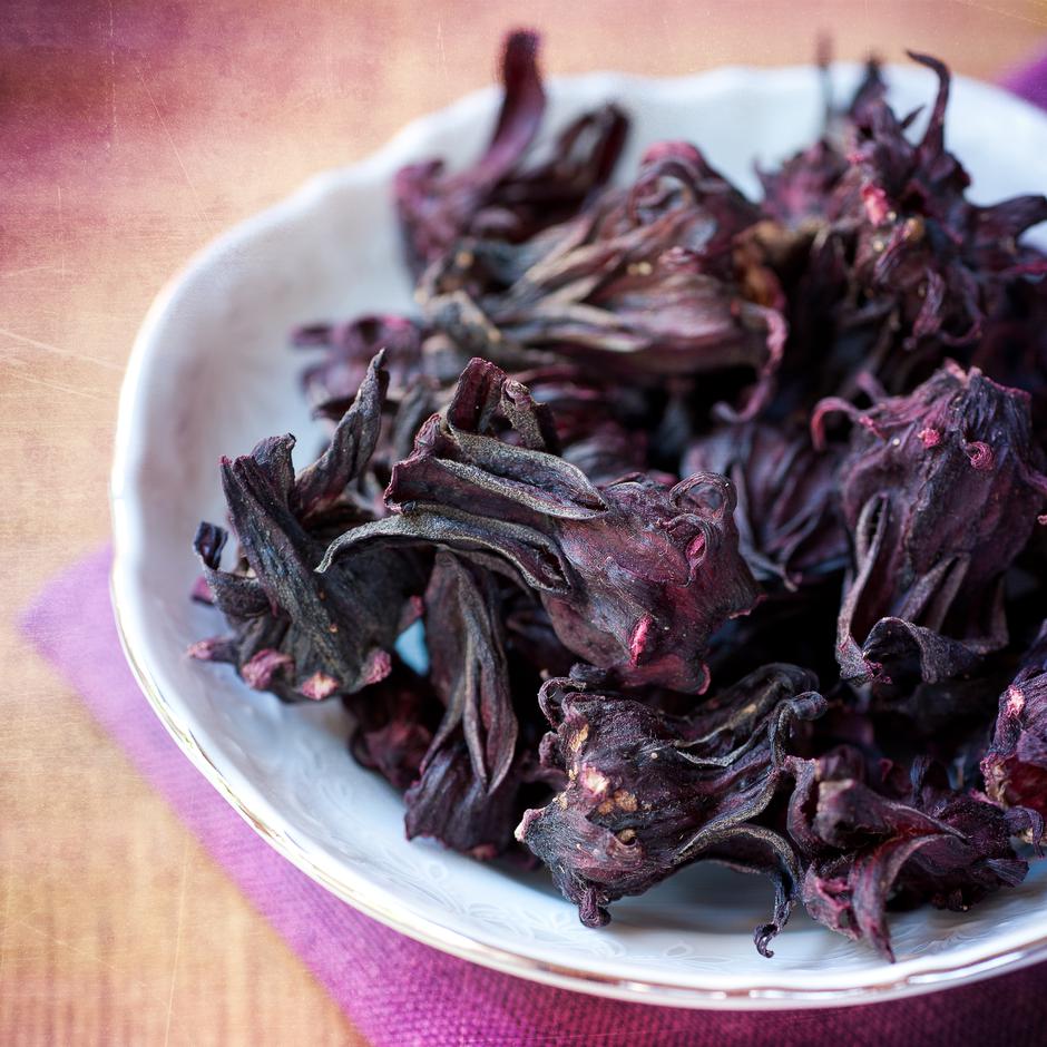 Kako čaj od hibiskusa utječe na zdravlje? - Skleroza January