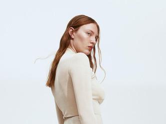 Foto: H&M, elegantni top u bež boji