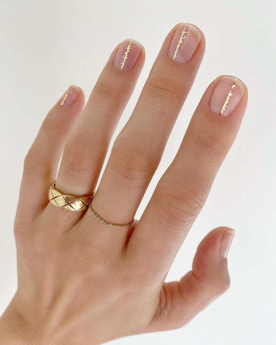 zlatni nokti | Autor: Instagram @betina_goldstein
