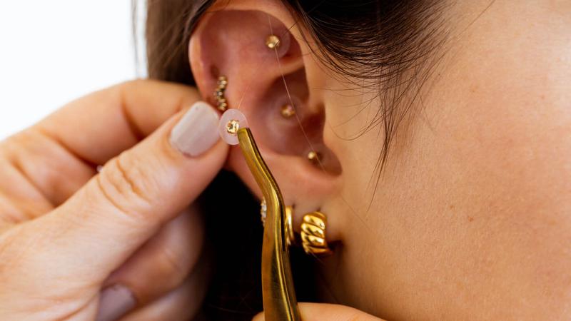 Koji su stvarni benefiti "ear seedinga"? Ili je to samo jo&scaron; jedan new age wellness trik