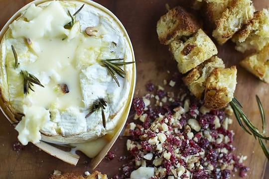 Pečeni camembert po receptu Jamiea Olivera