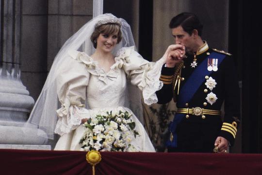 Pogledaj koliko vrijedi komadić vjenčanje torte princeze Diane i Charlesa 40 godina kasnije