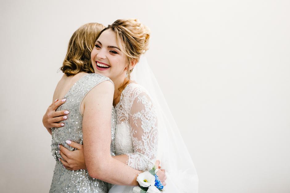 Uz mladenku na vjenčanju i svekrva je osvanula u bijeloj haljini | Autor: Shutterstock