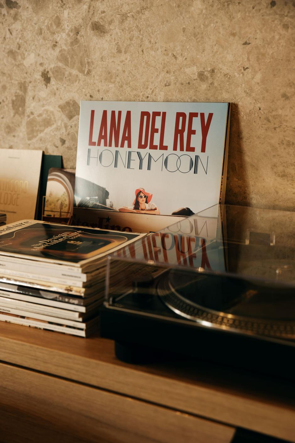  | Autor: V528 concept store