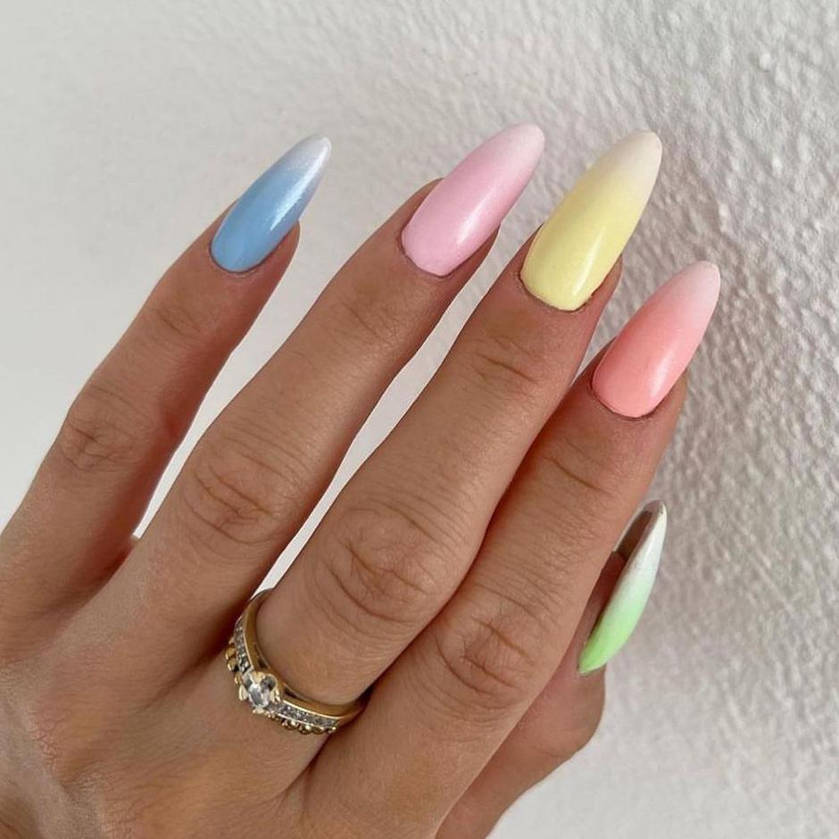 pastelni nokti | Autor: Instagram @reformanails