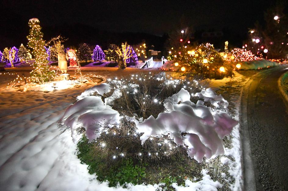 Blagdani su opet stigli na imanje obitelji Salaj: milijuni lampica su upaljeni, već je i snijeg tamo!