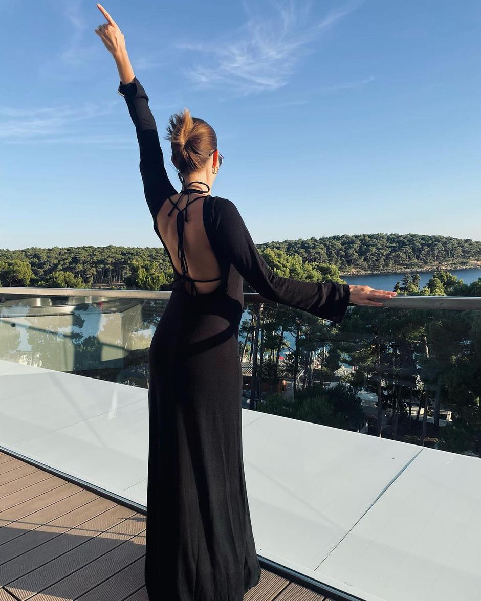 Franka Batelić u haljini Mrs Pitt | Autor: Instagram