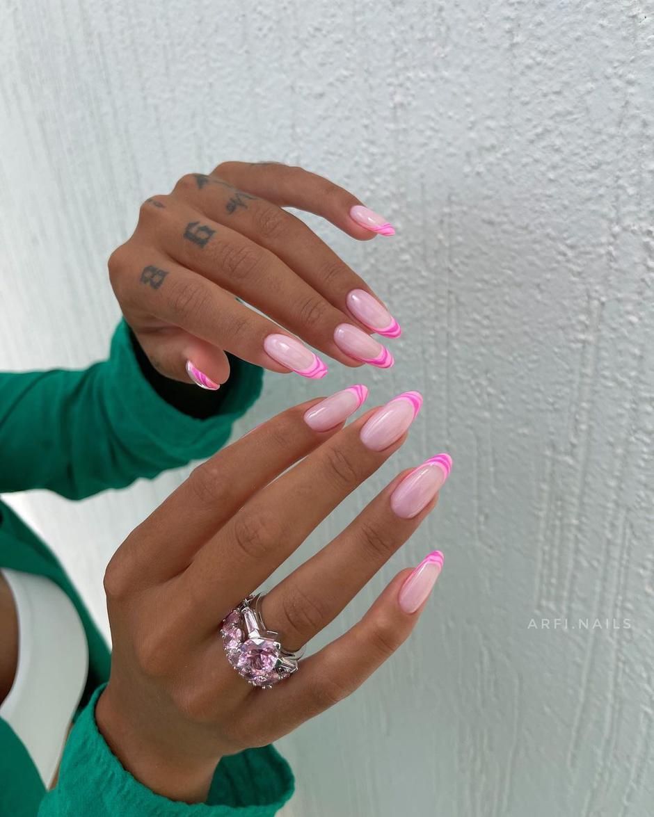 pink nokti | Autor: Instagram @arfi.nails