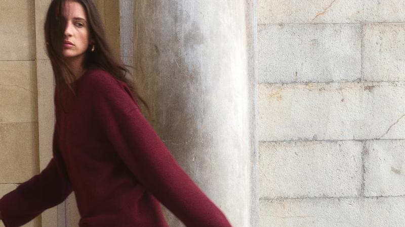 U moru džempera i pletenih haljina, nismo zaboravili na pletene suknje. Ova iz H&M-a u 5 boja je naš favorit