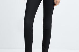 FOTO: Bez tamnih traperica ne možemo zamisliti zimu, u Mango Outletu pronašli smo modele već za 8,99 eura