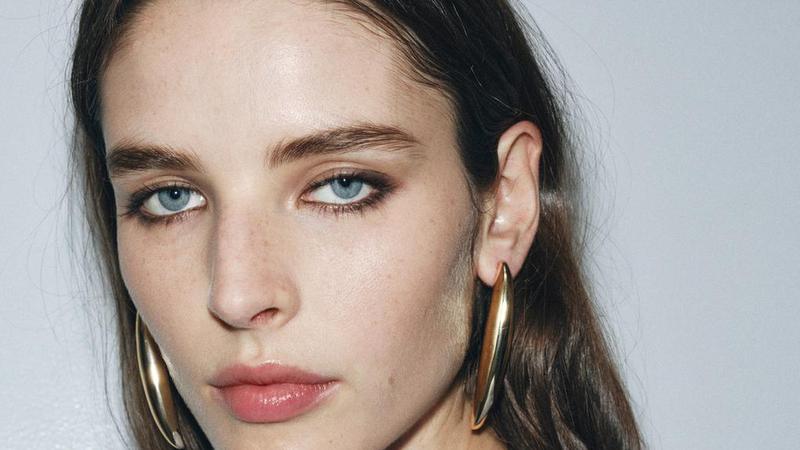 FOTO: Upe&ccaron;atljivi nakit je detalj koji podi&zcaron;e svaki look, a Zara ima mo&cacute;nu ponudu