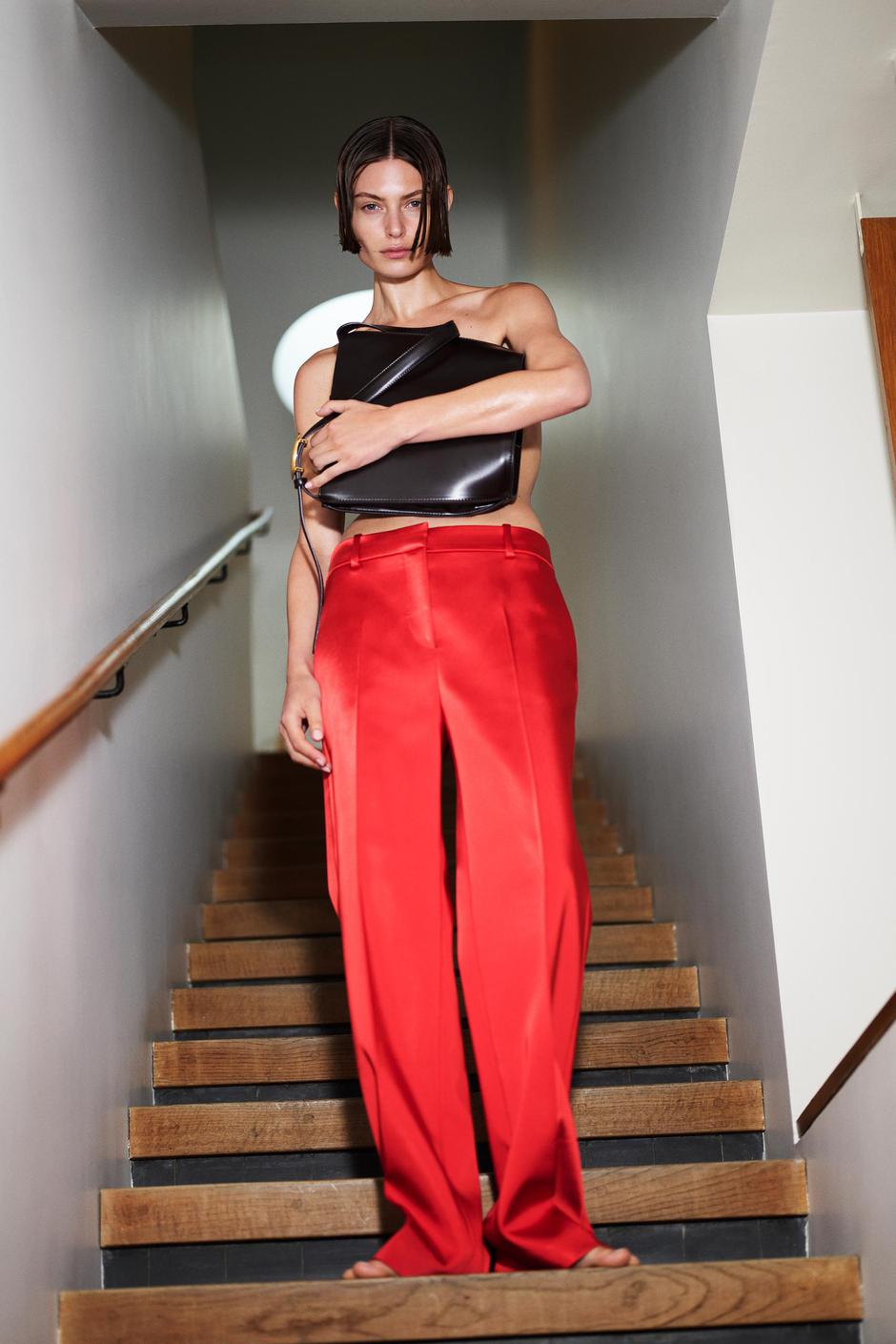 Foto: Zara, crvene satenske hlače (59,95 eura) | Autor: 