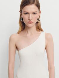 Foto: Mango, bijela haljina na jedno rame s puff suknjicom