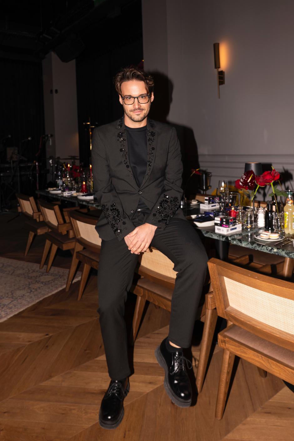  | Autor: Bojan Zibar/John Pavlish