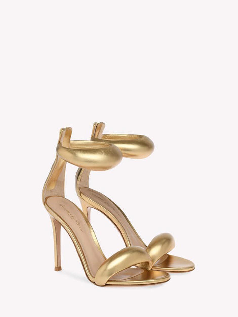 Foto: Gianvito Rossi, zlatne sandale na visoku petu (950 eura) | Autor: 