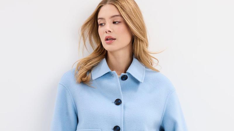 Kratki kaput, osobito u ovako dobroj boji, savr&scaron;ena je uvertira u prolje&cacute;e