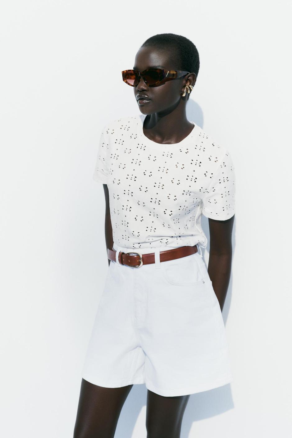 Foto: Zara, bijela majica s detaljem rupica (12,95 eura) | Autor: 