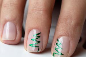 FOTO: Blagdanske manikure ne moraju biti prenapadne, ovih 15 moglo bi se svidjeti i minimalisticama