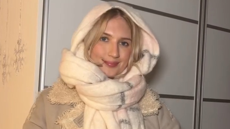 &Scaron;al koji postaje kapa &ndash; styling trik kakav je nekada prakticirala i Audrey Hepburn