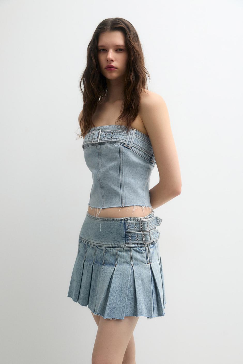 Foto: Pull and Bear, mini suknja od trapera (25,99 eura) | Autor: 