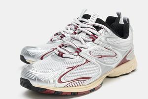 FOTO: Srebrne tenisice ponovno se nose. Dućani su ih puni, a mi smo odabrali 20 najljepših