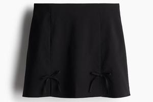 FOTO: Mašne nam još nisu dosadile, a najbolje komade s ovim detaljem kupujemo u H&M-u