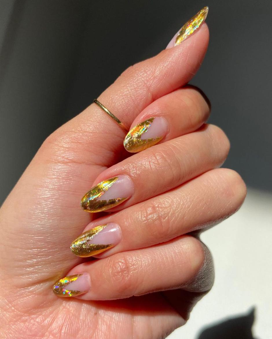 zlatni nokti | Autor: Instagram @paintboxnails