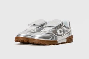 FOTO: Srebrne tenisice ponovno se nose. Dućani su ih puni, a mi smo odabrali 20 najljepših