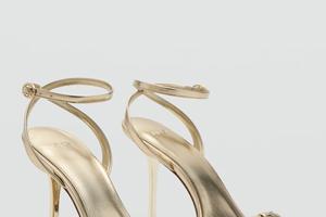 FOTO: Zlatne i srebrne cipele savršen su odabir za svečane kombinacije. Evo najljepših modela