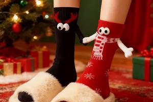 FOTO: Čarape s blagdanskim motivima super su poklon (posebno za secret Santu). Evo 17 odličnih