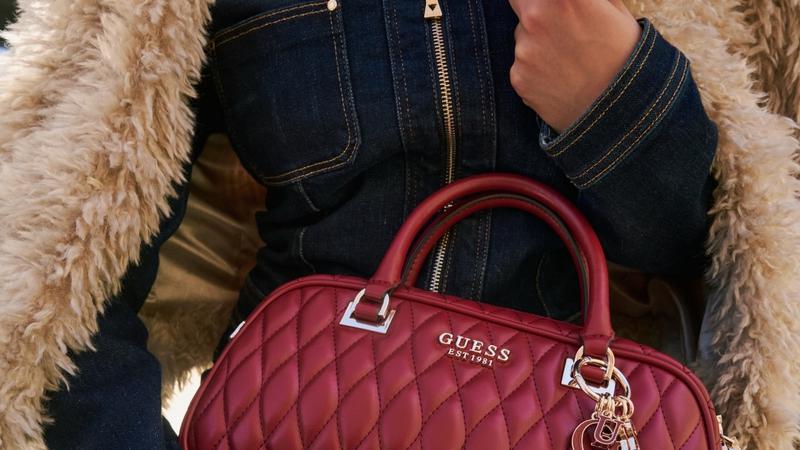 Guess uvijek ima odli&ccaron;ne torbice, a sad im je spustio cijene i do 50 posto, a ovih u 11 torbica smo zaljubljene