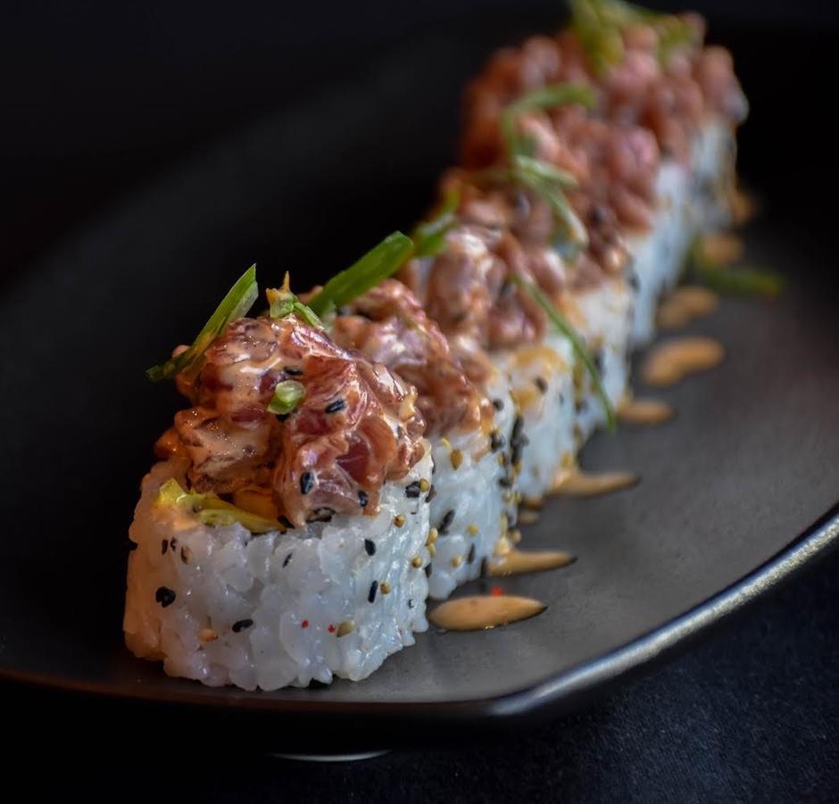 Sushi & Wine restaurant Cunami | Autor: Instagram @lela.design