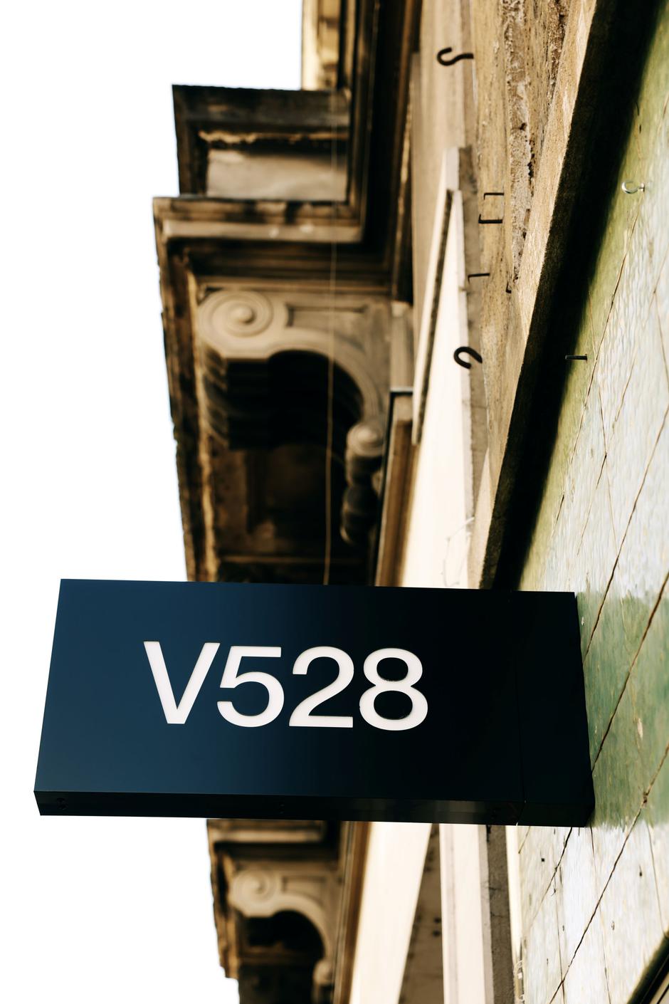  | Autor: V528 concept store