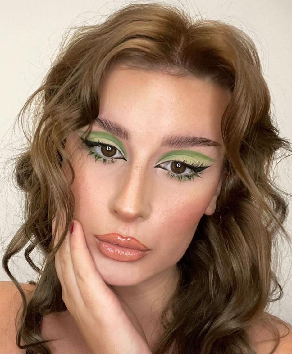 make up 60-ih | Autor: Instagram @scarlettholly_