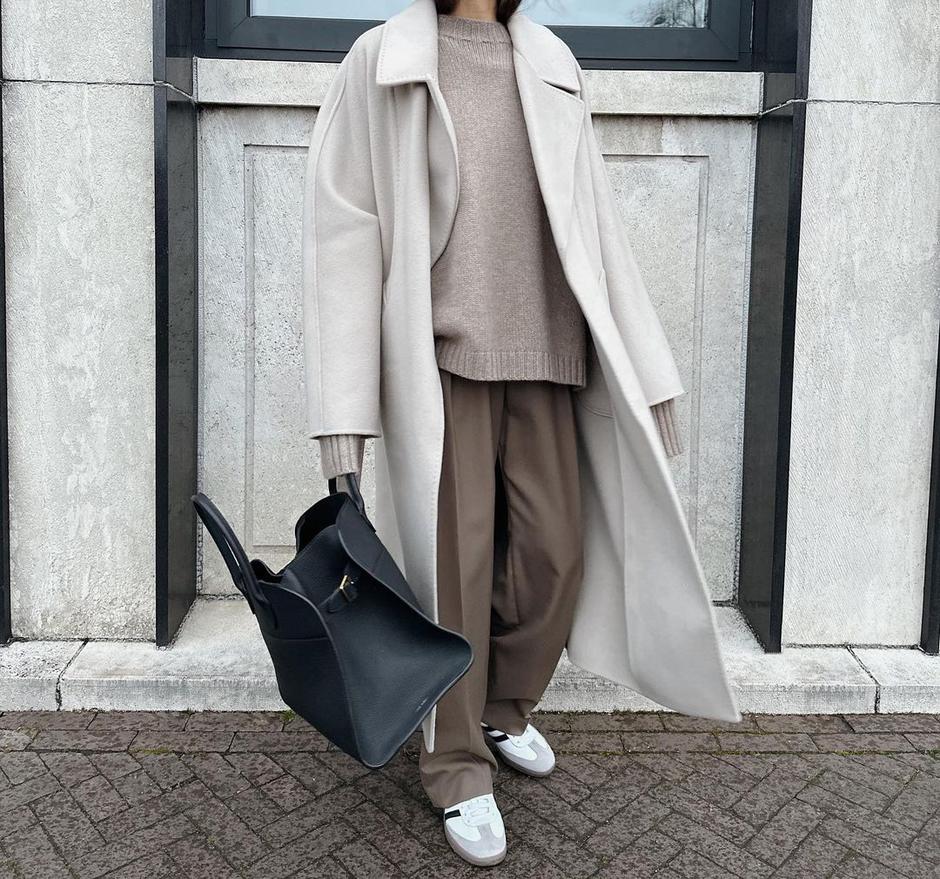 outfit s ravnim cipelama | Autor: Instagram @modedamour