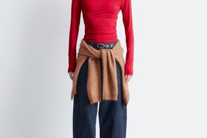 FOTO: Drapirani topovi svaki outfit podižu na višu razinu. Ovo su najljepši modeli