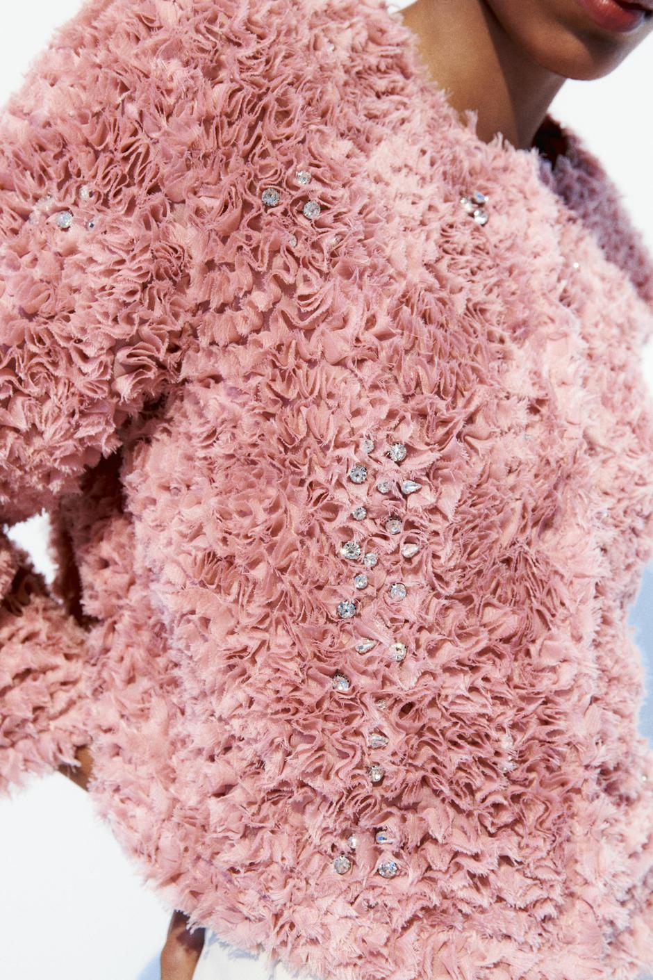 Foto: Zara, ružičasta jakna s detaljima cirkona | Autor: Zara