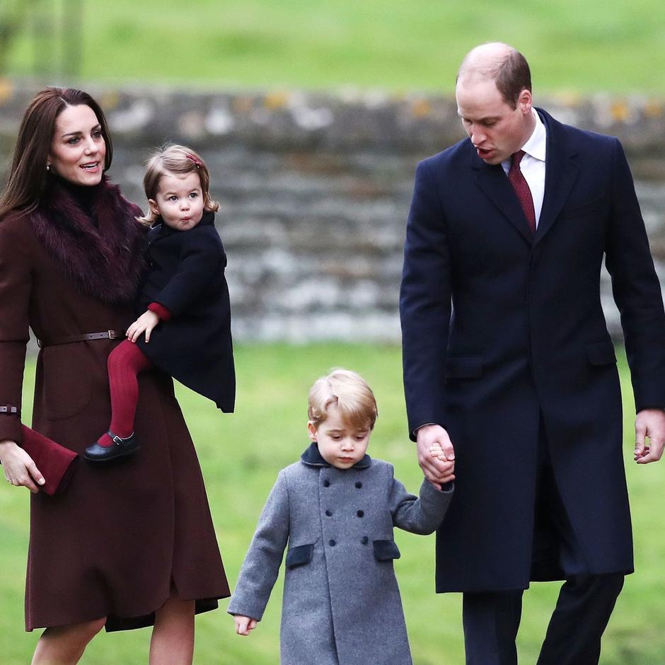 Vojvode od Cambridgea s djecom | Autor: Profimedia / @salmahayek Instagram