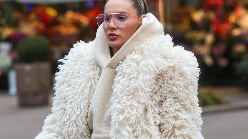 Oversized, fluffy i totalno druga&ccaron;ija: bundica Ivane Mi&scaron;kovi&cacute; mo&zcaron;da nije za svakoga, ali nama je pun pogodak