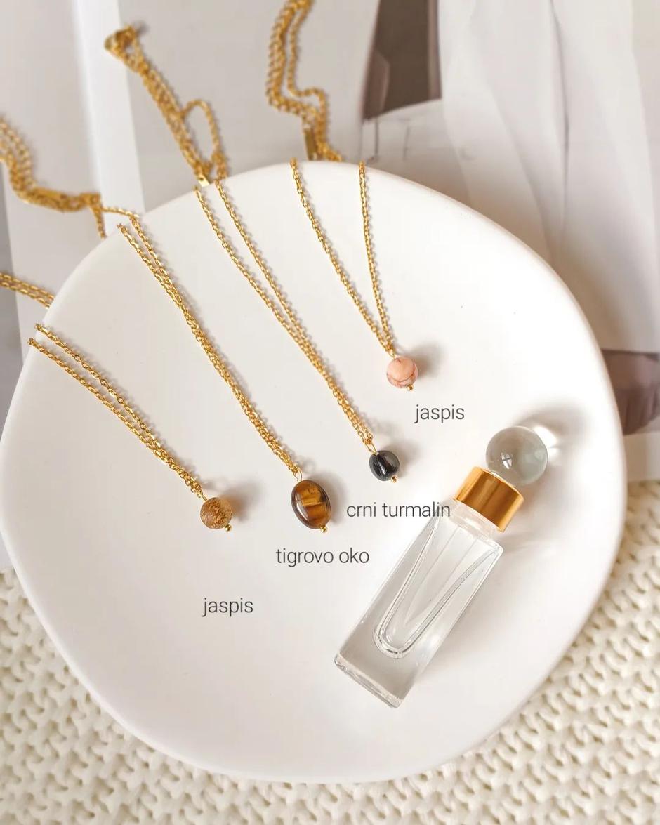 O ∙ GLINA difuzor ogrlice | Autor: Instagram @o.glin.a