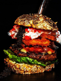 Najskuplji hamburger na svijetu košta više od od 35.000 kuna, a bublica je prelivena Dom Pérignonom i zlatnim listićima